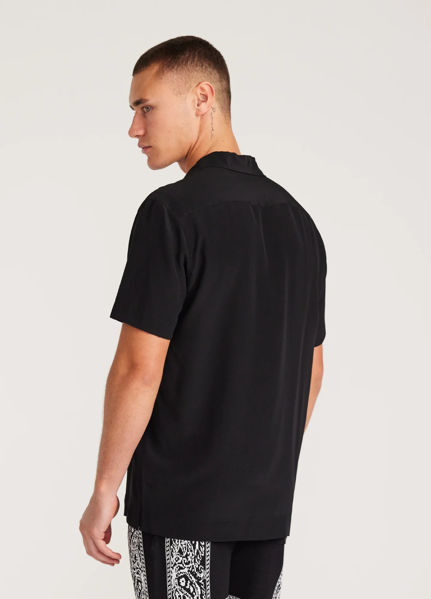 Camp Collar Silk Shirt Black - Image 5