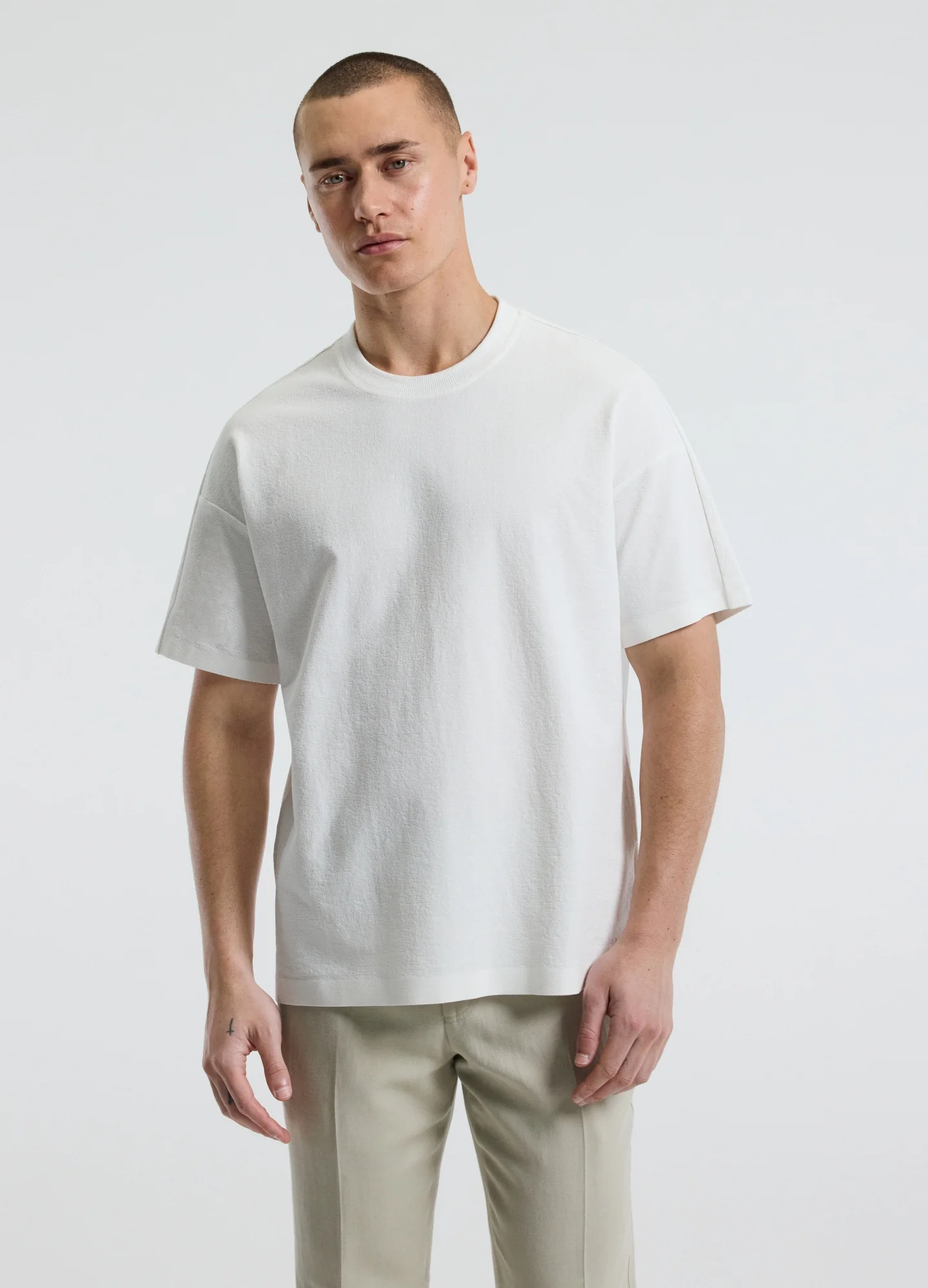 Loose Fit Crepe T-shirt White - Image 3