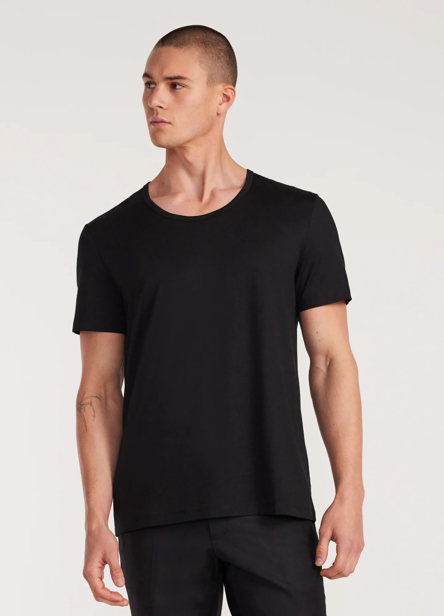 Scoop Neck T-shirt Black - Image 3