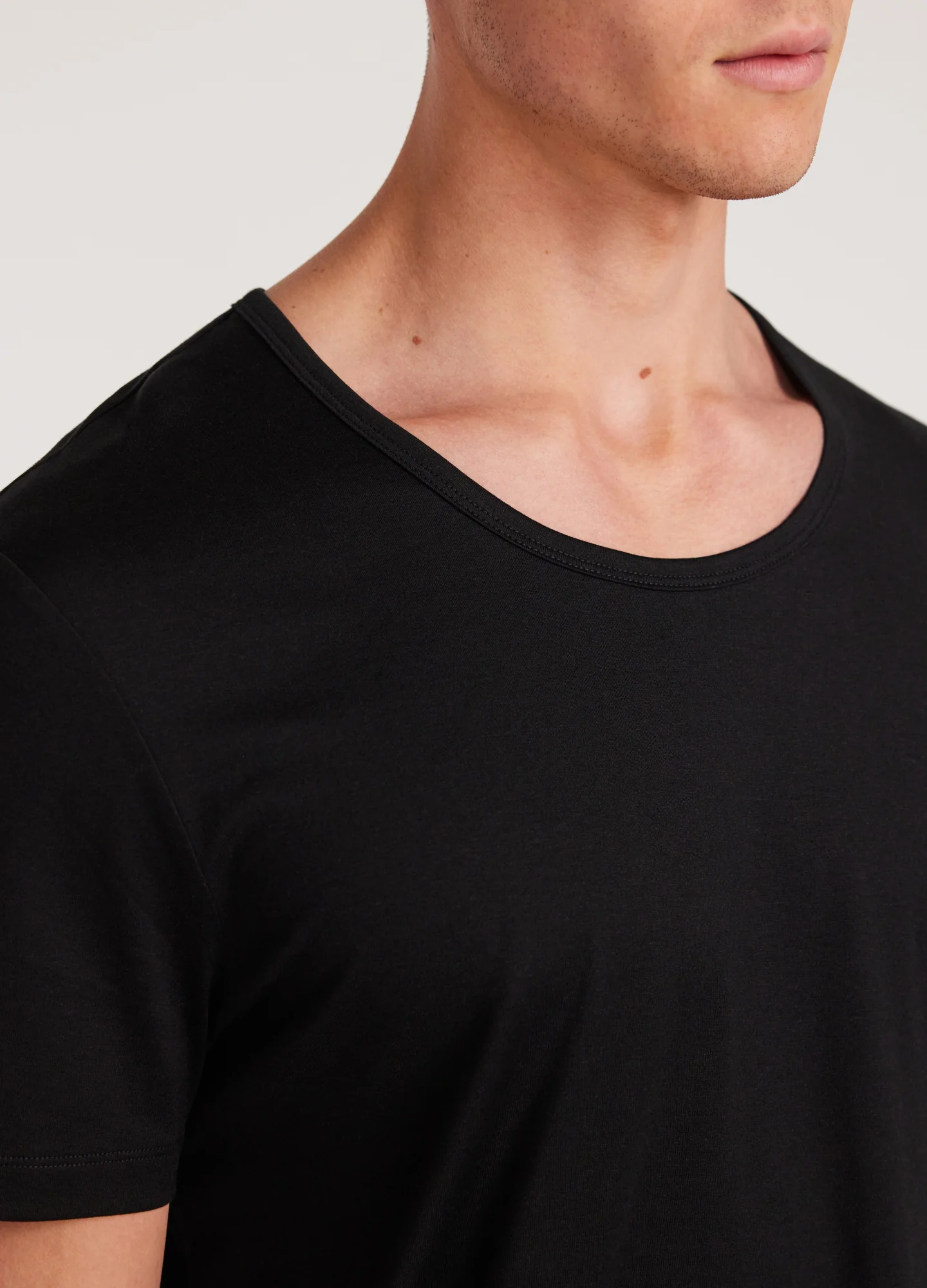 Scoop Neck T-shirt Black - Image 4