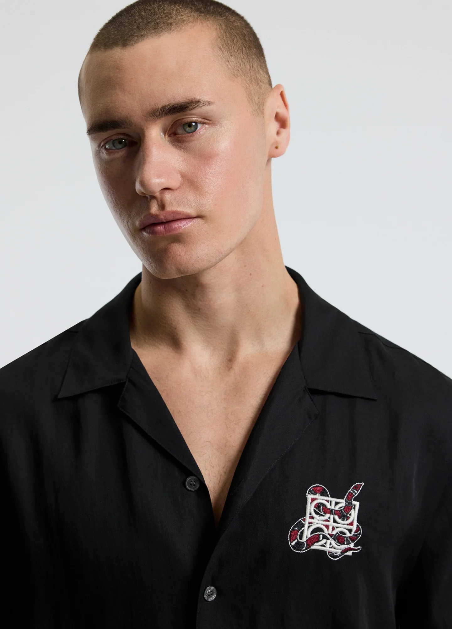 Snake Embroidered Short Sleeve Shirt Black - Image 4
