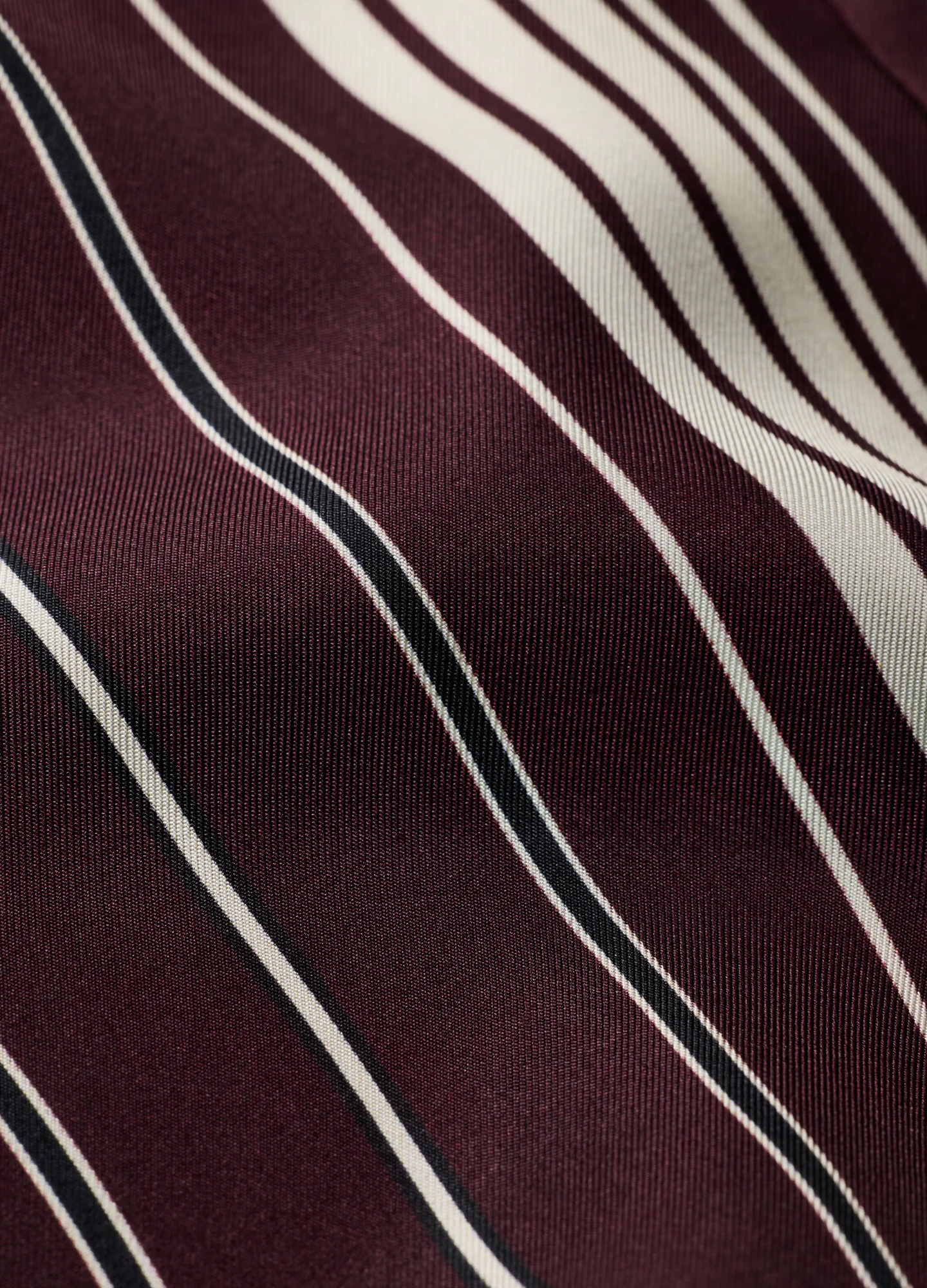Stripe Scarf Print Short Sleeve Shirt Oxblood - Image 6