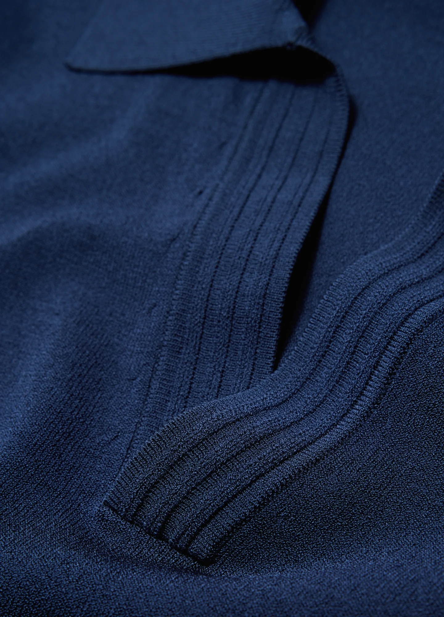 Tech Shoulder Trim Polo Marine Blue - Image 6